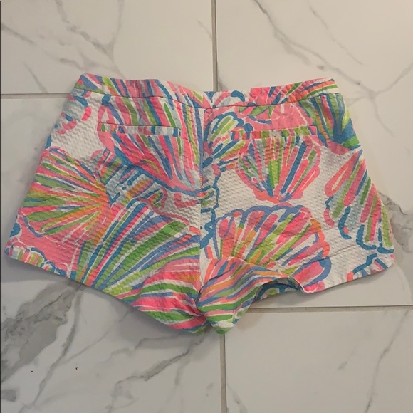 Lilly Pulitzer shorts 4 - Picture 2 of 2